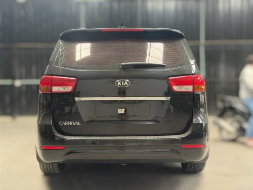 Kia Carnival 11កៅអី ម៉ាស៊ូត 2016