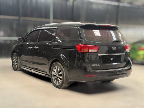 Kia Carnival 11កៅអី ម៉ាស៊ូត 2016