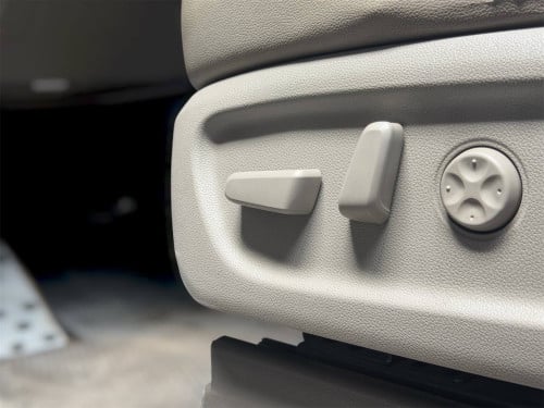 Kia Carnival 11កៅអី ម៉ាស៊ូត 2016