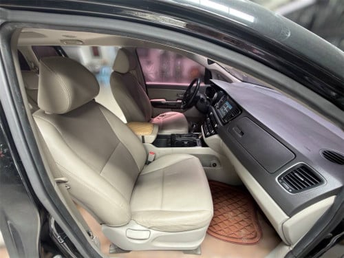 Kia Carnival 11កៅអី ម៉ាស៊ូត 2016