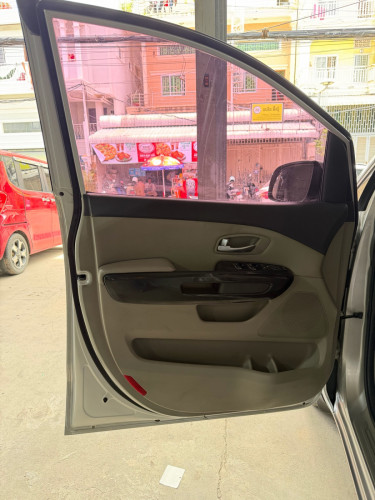Kia Carnival 2015 ទ្វារអូតូ 2សន្លឹក
