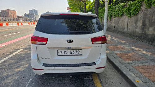 Kia carnival 2015 ក្នុងលឿង អូតូទ្វា2