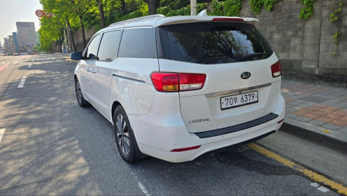 Kia carnival 2015 ក្នុងលឿង អូតូទ្វា2