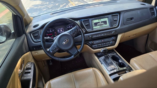 Kia carnival 2015 ក្នុងលឿង អូតូទ្វា2