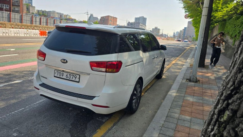 Kia carnival 2015 ក្នុងលឿង អូតូទ្វា2