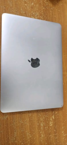 Laptop macbook 2015 Screen 12" RAM 8 SSD : 256gb battery good,  no adaptor Tel: 087845586