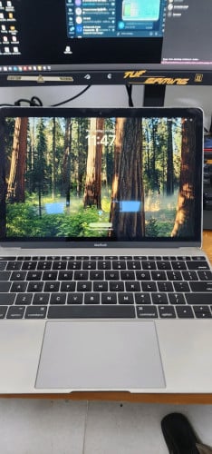 Laptop macbook 2015 Screen 12" RAM 8 SSD : 256gb battery good,  no adaptor Tel: 087845586