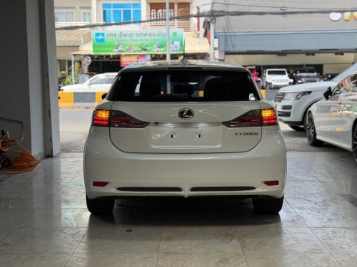 Lexus CT200H 2012 F sport ( ក្រដាសពន្ធ​ )