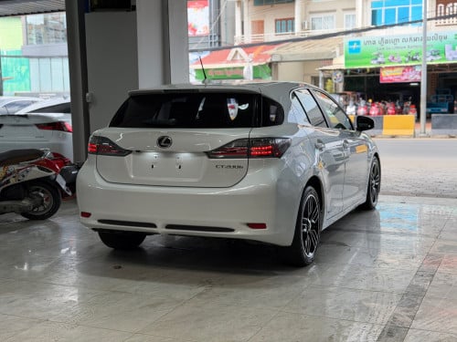 Lexus CT200H 2012 F sport ( ក្រដាសពន្ធ​ )