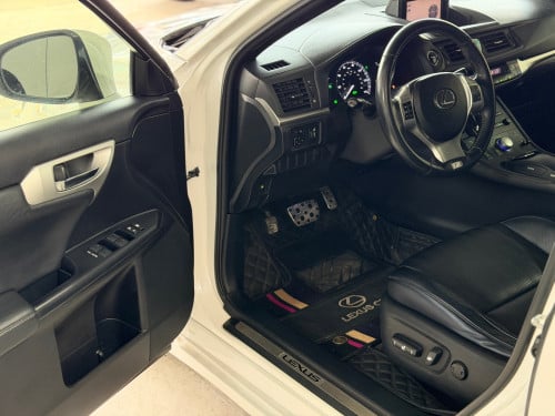 Lexus CT200H 2012 F sport ( ក្រដាសពន្ធ​ )