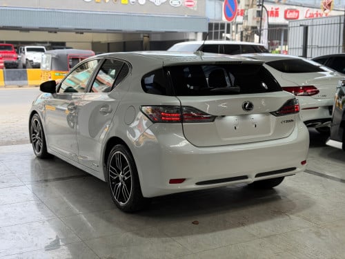 Lexus CT200H 2012 F sport ( ក្រដាសពន្ធ​ )