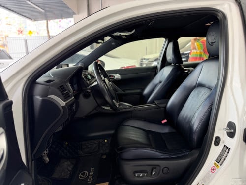 Lexus CT200H 2012 F sport ( ក្រដាសពន្ធ​ )