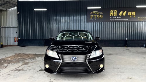 LEXUS ES300H Full Premium ឆ្នាំ 2013 ពណ៍ខ្មៅ ក្នុងលឿង