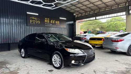 LEXUS ES300H Full Premium ឆ្នាំ 2013 ពណ៍ខ្មៅ ក្នុងលឿង