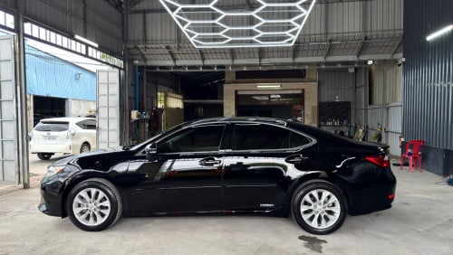 LEXUS ES300H Full Premium ឆ្នាំ 2013 ពណ៍ខ្មៅ ក្នុងលឿង