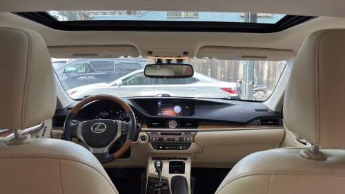 LEXUS ES300H Full Premium ឆ្នាំ 2013 ពណ៍ខ្មៅ ក្នុងលឿង