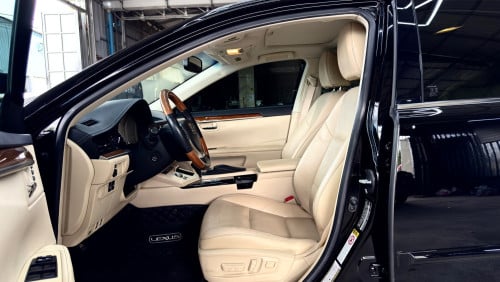 LEXUS ES300H Full Premium ឆ្នាំ 2013 ពណ៍ខ្មៅ ក្នុងលឿង
