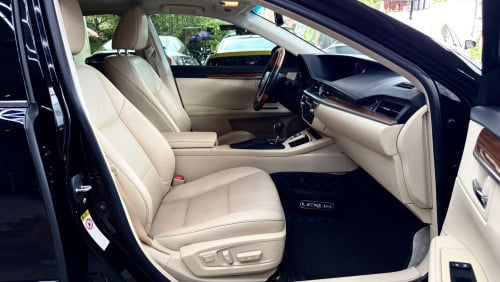 LEXUS ES300H Full Premium ឆ្នាំ 2013 ពណ៍ខ្មៅ ក្នុងលឿង