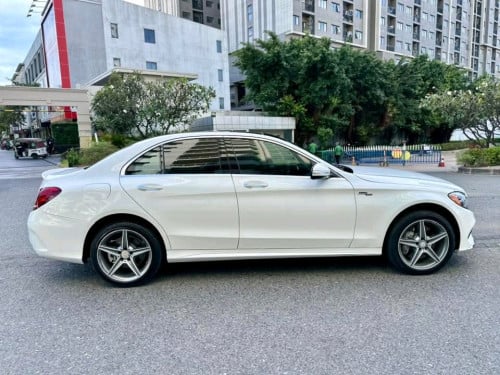 Mercedes Benz c300 2015 AMG អេក្រង់ធំ ឡានថ្នាំនៅ90% តំលៃ 25900$ ចចាត