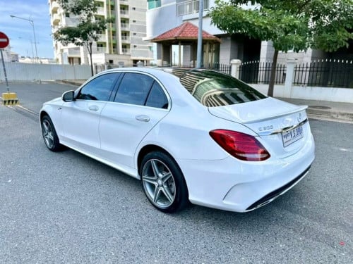 Mercedes Benz c300 2015 AMG អេក្រង់ធំ ឡានថ្នាំនៅ90% តំលៃ 25900$ ចចាត