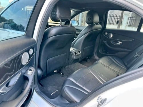 Mercedes Benz c300 2015 AMG អេក្រង់ធំ ឡានថ្នាំនៅ90% តំលៃ 25900$ ចចាត