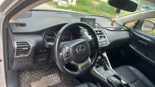 Nx200T 2015 luxury ឡានស្អាត តំលៃ29500$ចចារ