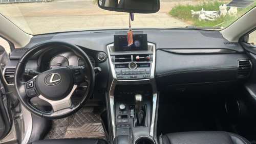 Nx200T 2015 luxury ឡានស្អាត តំលៃ29500$ចចារ
