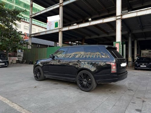 Range Rover 014 ខ្មៅ ក្នុងក្រហម (សាំង) $26,000 ចរចា