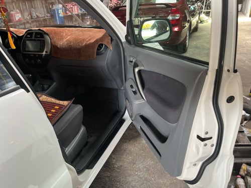 Rav4 ឆ្នាំ០២លក់9000$ពណ៌សរ069663435/061326179