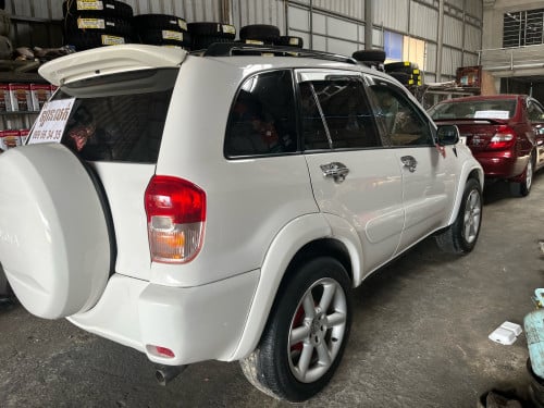 Rav4 ឆ្នាំ០២លក់9000$ពណ៌សរ069663435/061326179
