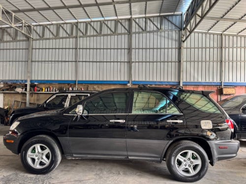 RX 300 ឆ្នាំ 1999 ឡានស្អាត គ្រឿងក្នុងថ្មី មិនបុកមិនប៉ះ មុខក្រោយស្អាត