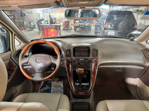 RX 300 ឆ្នាំ 1999 ឡានស្អាត គ្រឿងក្នុងថ្មី មិនបុកមិនប៉ះ មុខក្រោយស្អាត