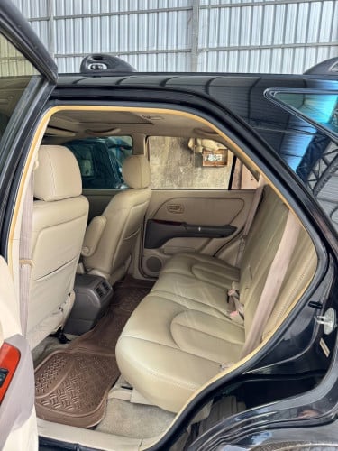 RX 300 ឆ្នាំ 1999 ឡានស្អាត គ្រឿងក្នុងថ្មី មិនបុកមិនប៉ះ មុខក្រោយស្អាត