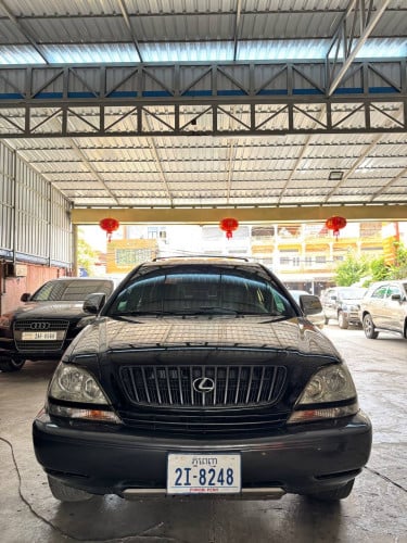 RX 300 ឆ្នាំ 1999 ឡានស្អាត គ្រឿងក្នុងថ្មី មិនបុកមិនប៉ះ មុខក្រោយស្អាត
