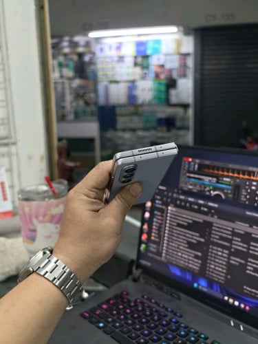 Samsung Galaxy Z Fold 5 Memory ធំណាស់ 1TB ម៉ាសុីនក្រុមហ៊ុន ស្អាត99% សុីម2