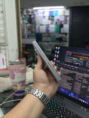 Samsung Galaxy Z Fold 5 Memory ធំណាស់ 1TB ម៉ាសុីនក្រុមហ៊ុន ស្អាត99% សុីម2