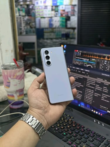 Samsung Galaxy Z Fold 5 Memory ធំណាស់ 1TB ម៉ាសុីនក្រុមហ៊ុន ស្អាត99% សុីម2