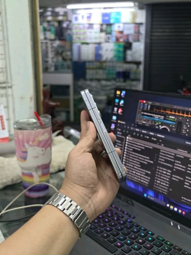 Samsung Galaxy Z Fold 5 Memory ធំណាស់ 1TB ម៉ាសុីនក្រុមហ៊ុន ស្អាត99% សុីម2