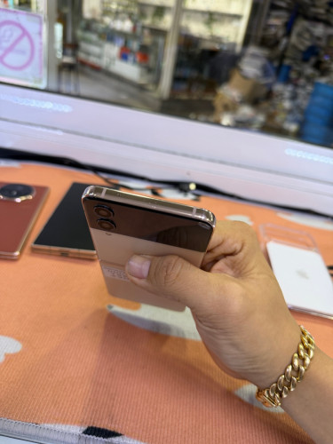 Samsung zfilp 4 ក្រុមហ៊ុន 128G