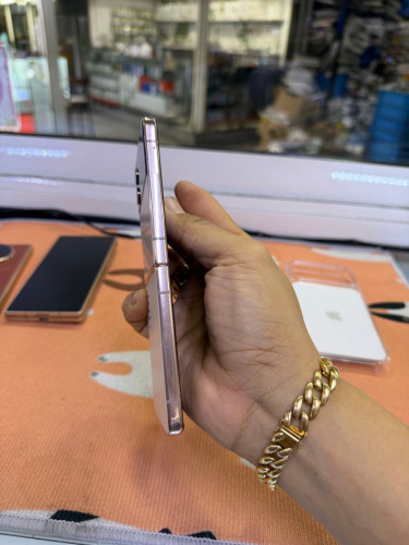 Samsung zfilp 4 ក្រុមហ៊ុន 128G