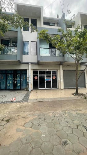Shop house for rent (below market price)