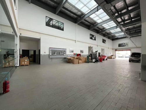 Showroom For Rent Along Russian BLVD Close to Old Airport).