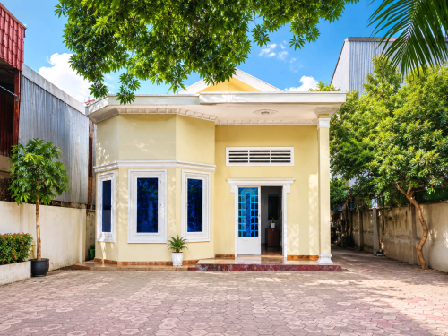 Big land villa near Toul Tum Pong market