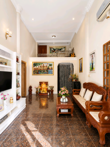 Big land villa near Toul Tum Pong market