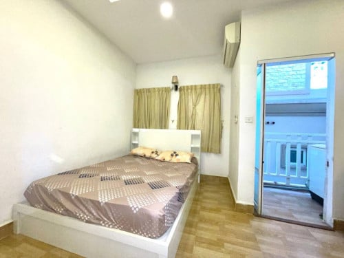 Studio room for rent near the Russian Market