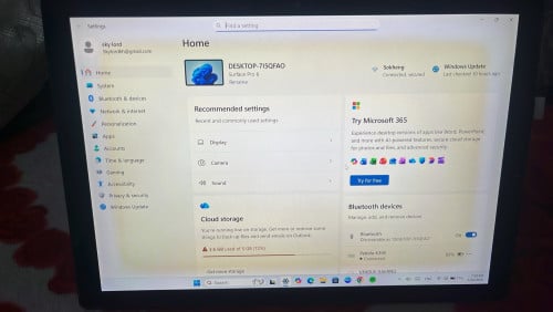 Surface pro 6 (no touch no keyboard and yellow screen)