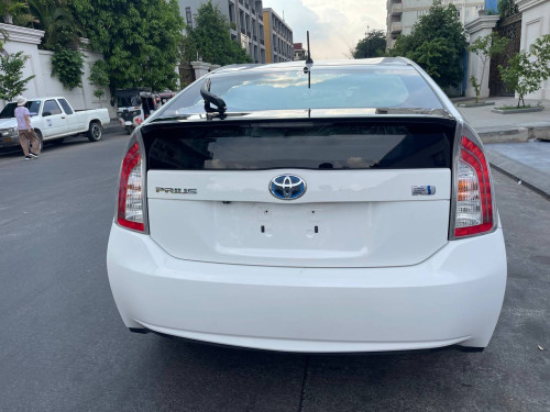Today Prius ឆ្នាំផលិត 2014 ក្រដាស់ពន្ធឡានលក់