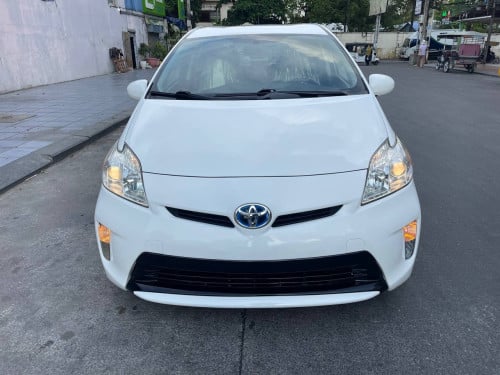 Today Prius ឆ្នាំផលិត 2014 ក្រដាស់ពន្ធឡានលក់