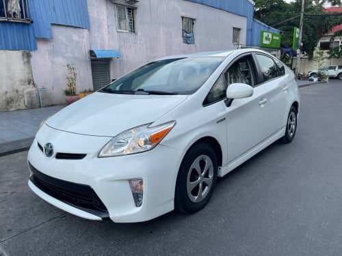 Today Prius ឆ្នាំផលិត 2014 ក្រដាស់ពន្ធឡានលក់