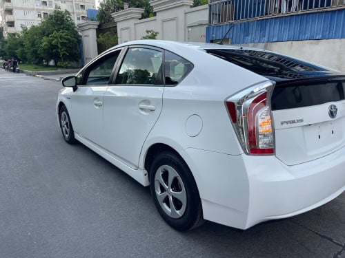 Today Prius ឆ្នាំផលិត 2014 ក្រដាស់ពន្ធឡានលក់